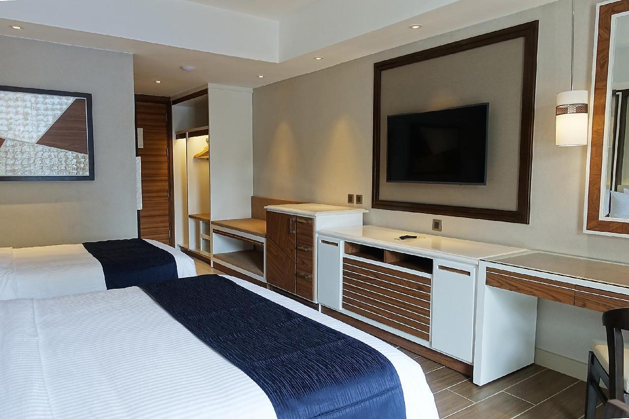 Henann Crystal Sands Resort Balabag  Bagian luar foto